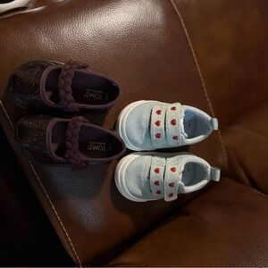 TOMS toddler girls size 4
